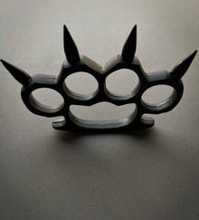 Four-Finger Knuckle-Duster with Removable Studs