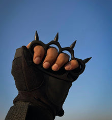 Four-Finger Knuckle-Duster with Removable Studs