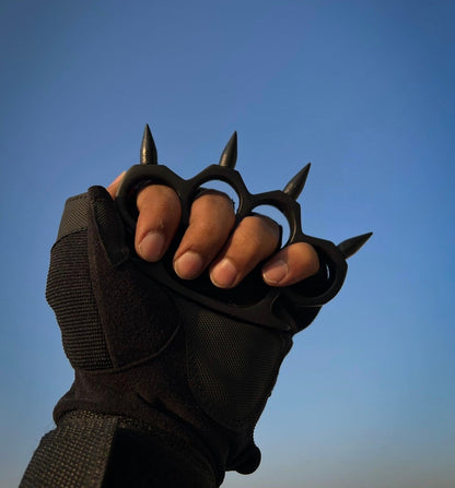 Four-Finger Knuckle-Duster with Removable Studs