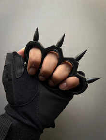Four-Finger Knuckle-Duster with Removable Studs