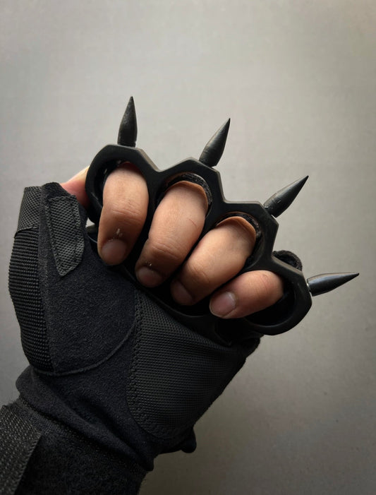 Four-Finger Knuckle-Duster with Removable Studs